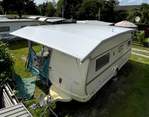 TWINTOP Kombischutzdach mit Kaminausgang und Regenrinne