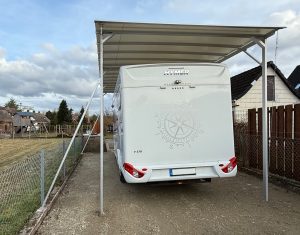 CARAPORT mit seitlicher Abstützung