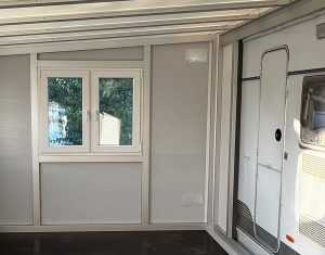 CARATENT Vorzelt Innenansicht Dreh/Kippfenster und Quallbandabdichtung zum Wohnwagen