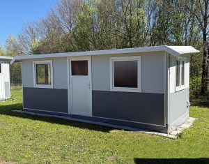 CARATENT mit Dreh-Kippfenster, fetser Tür und Designregenrinne